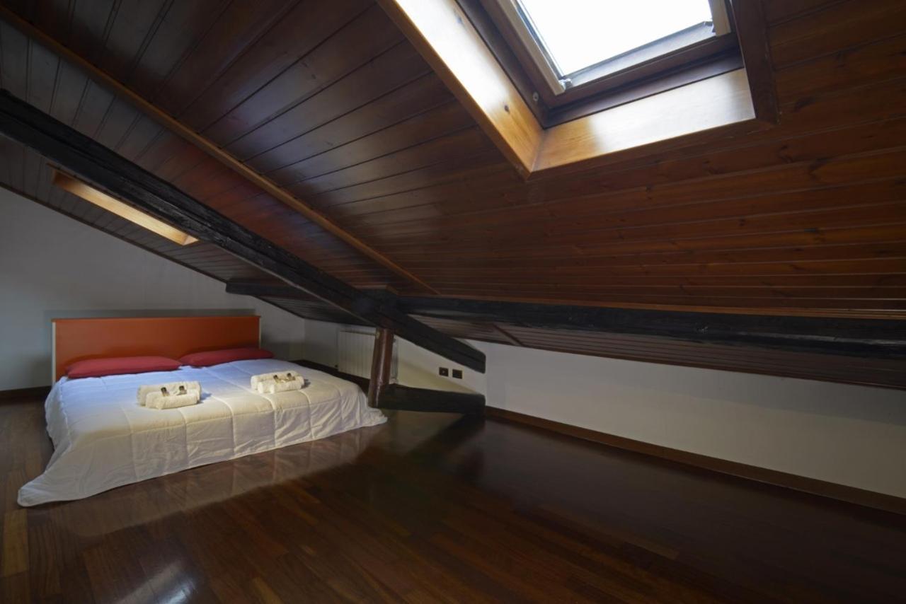 Apartamento Cenisio - Corso Sempione Accogliente Mansarda Di Design Milán
