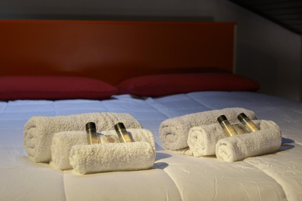 Apartamento Cenisio - Corso Sempione Accogliente Mansarda Di Design